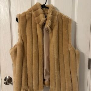 Liz Claiborne Plush Faux Fur Vest in Camel Tan